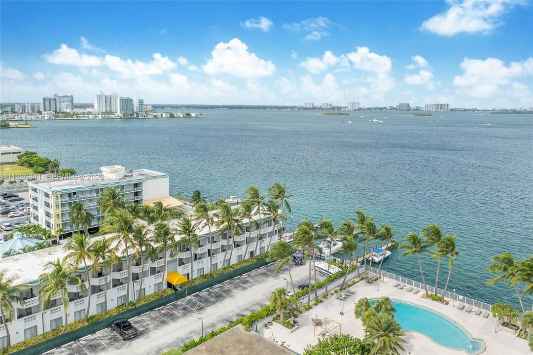 待售: $379,000 (2 贝兹, 2 浴室, 1356 平方英尺)