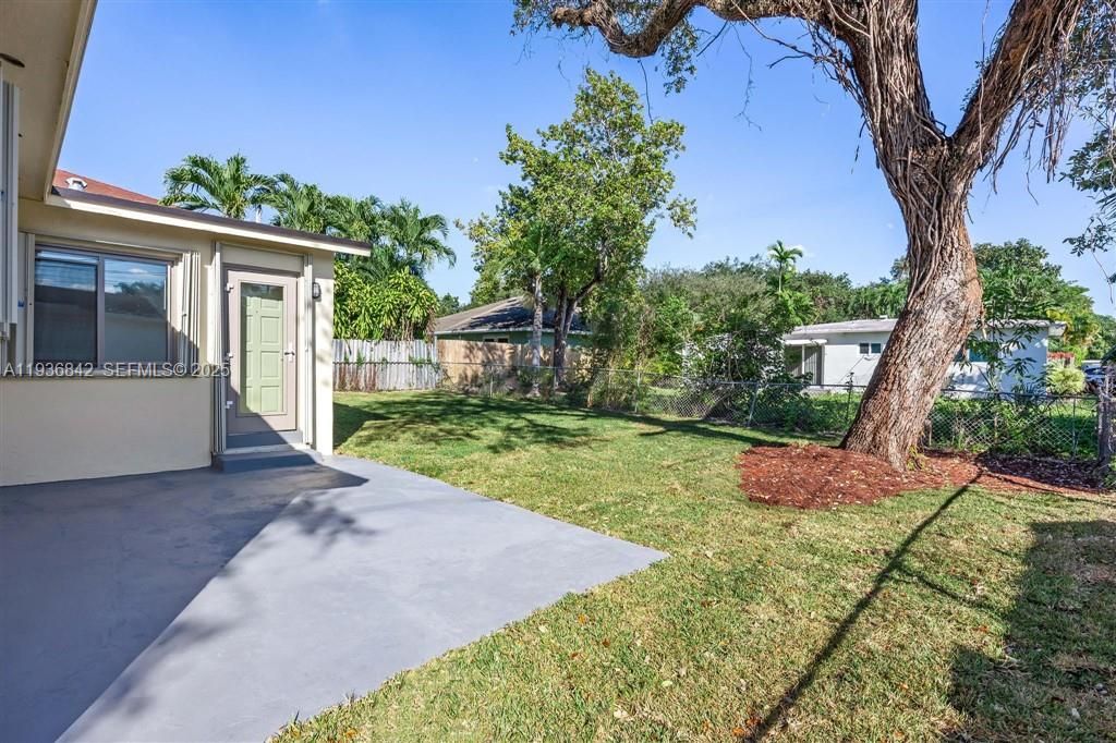 For Sale: $559,999 (3 beds, 2 baths, 1213 Square Feet)