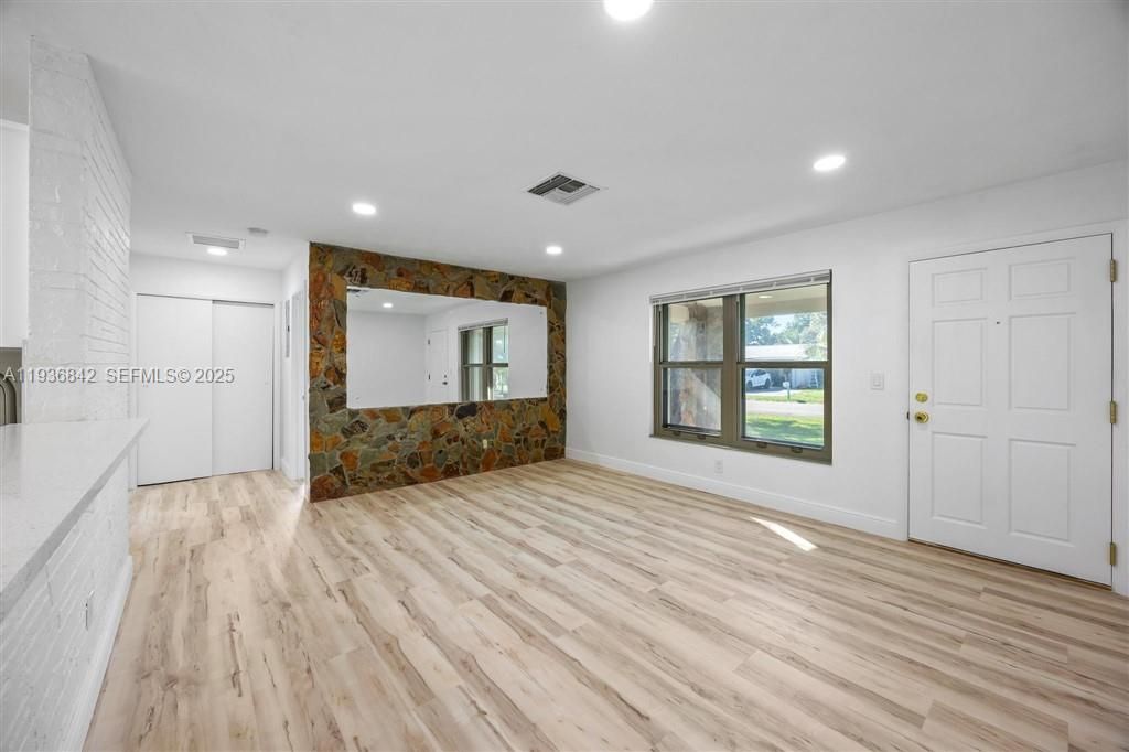 For Sale: $559,999 (3 beds, 2 baths, 1213 Square Feet)