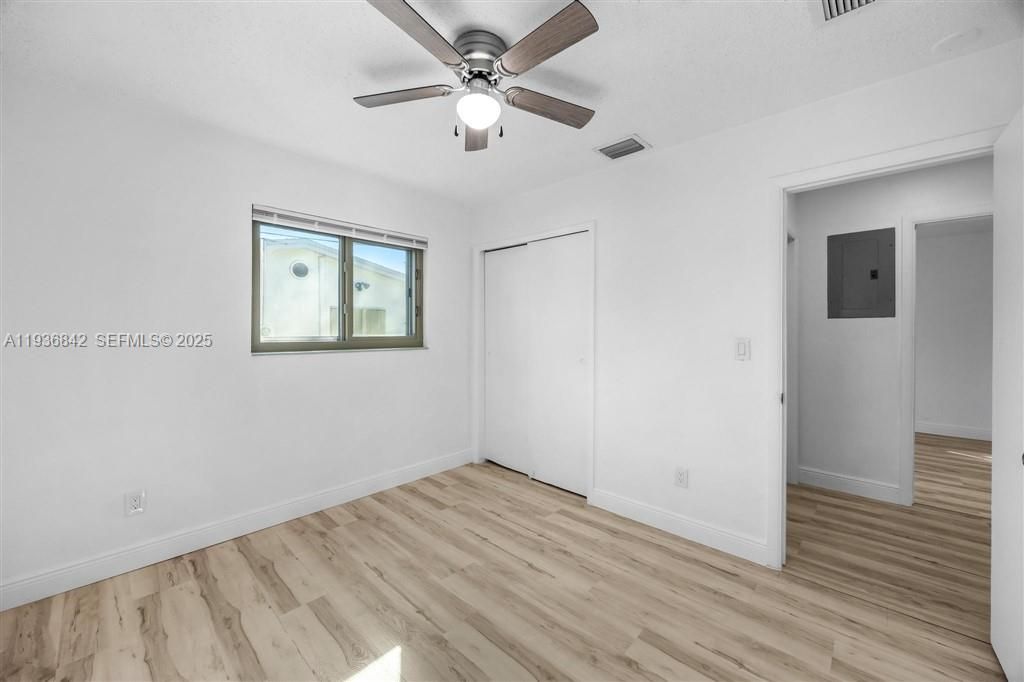 For Sale: $559,999 (3 beds, 2 baths, 1213 Square Feet)