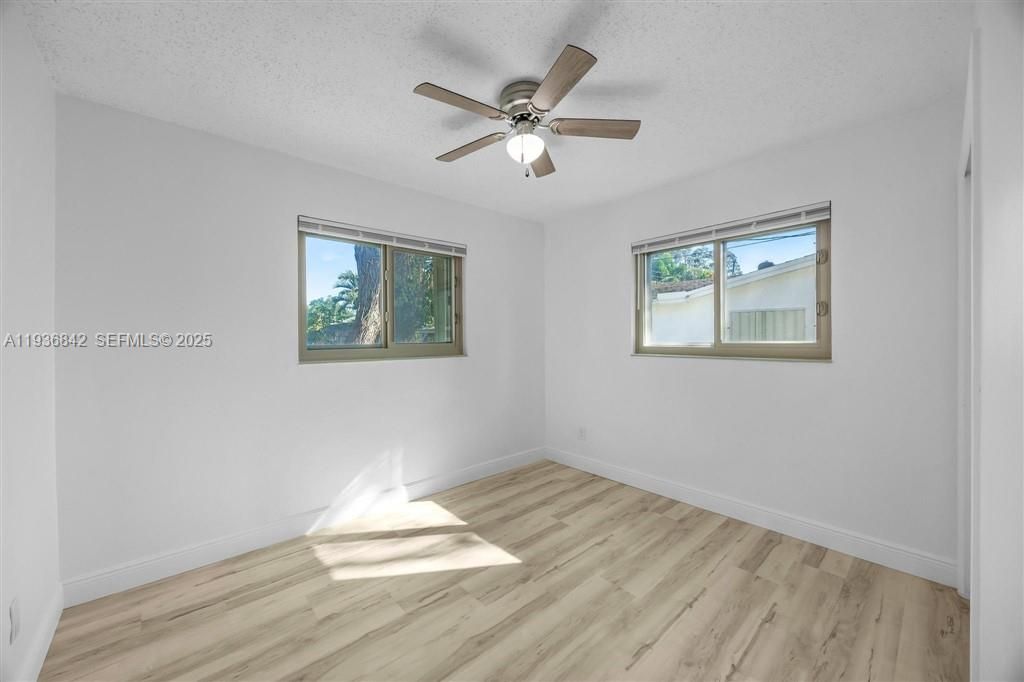 For Sale: $559,999 (3 beds, 2 baths, 1213 Square Feet)