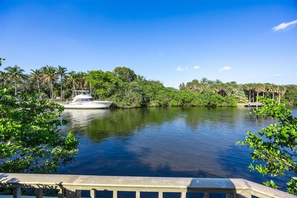 For Sale: $559,999 (3 beds, 2 baths, 1213 Square Feet)