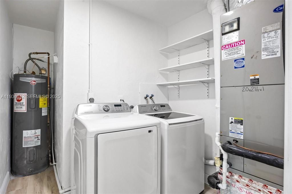 For Sale: $559,999 (3 beds, 2 baths, 1213 Square Feet)