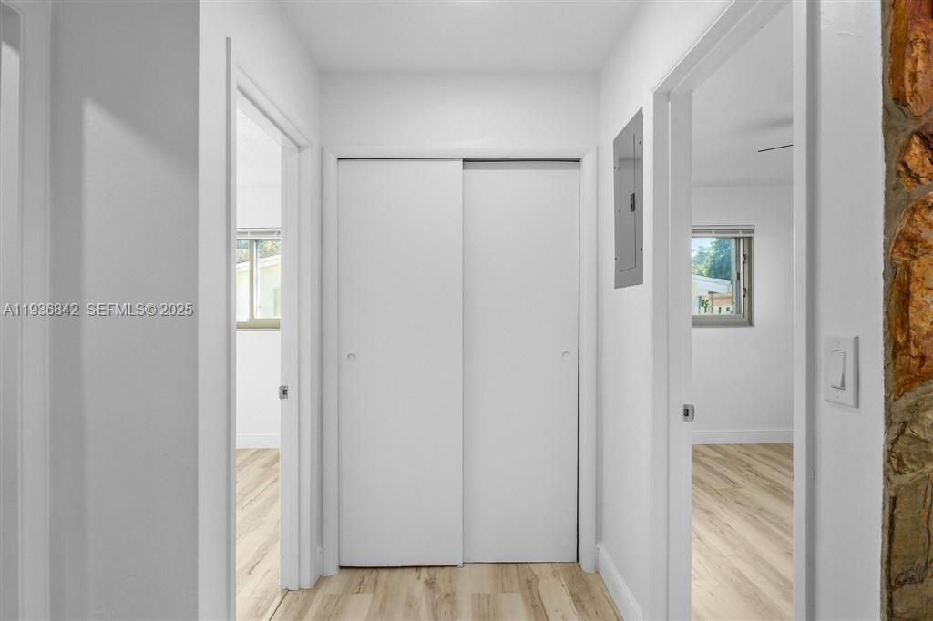 For Sale: $559,999 (3 beds, 2 baths, 1213 Square Feet)