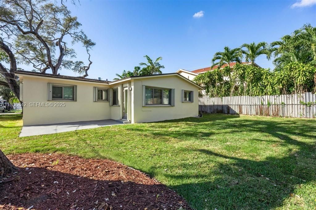 For Sale: $559,999 (3 beds, 2 baths, 1213 Square Feet)