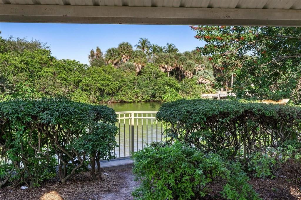 For Sale: $559,999 (3 beds, 2 baths, 1213 Square Feet)