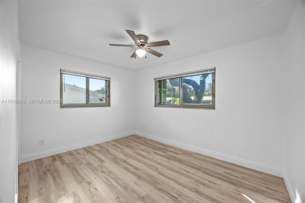 For Sale: $559,999 (3 beds, 2 baths, 1213 Square Feet)