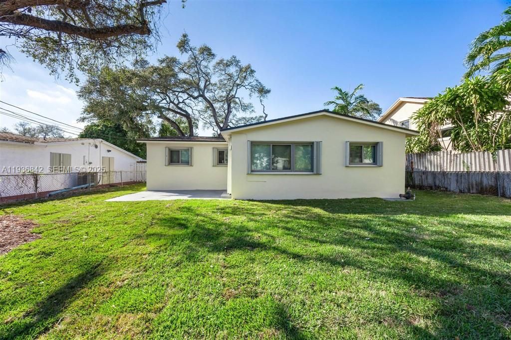 For Sale: $559,999 (3 beds, 2 baths, 1213 Square Feet)