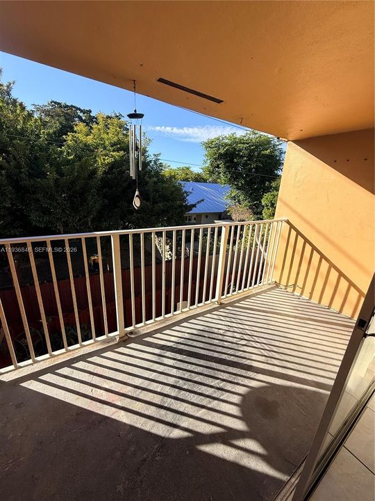 For Sale: $230,000 (1 beds, 1 baths, 755 Square Feet)