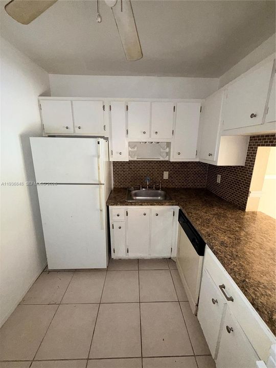 For Sale: $230,000 (1 beds, 1 baths, 755 Square Feet)