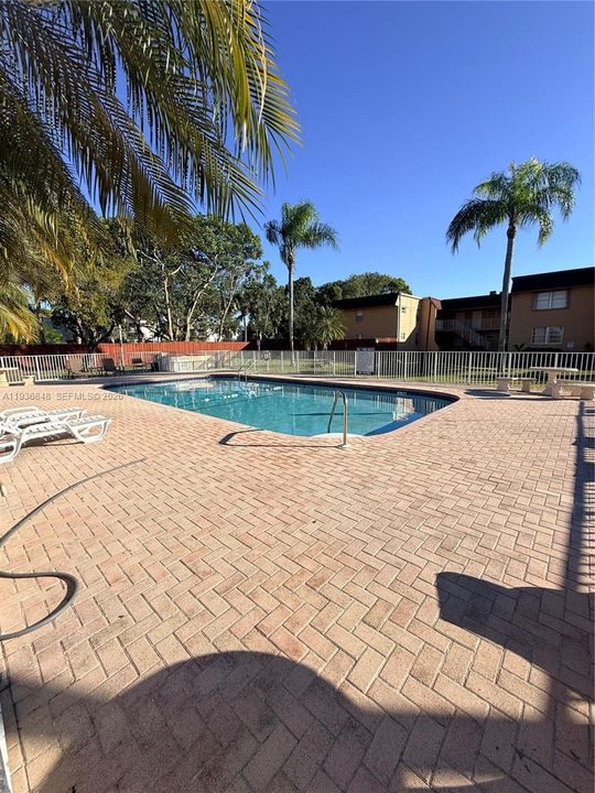 For Sale: $230,000 (1 beds, 1 baths, 755 Square Feet)