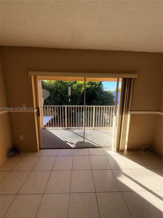 For Sale: $230,000 (1 beds, 1 baths, 755 Square Feet)