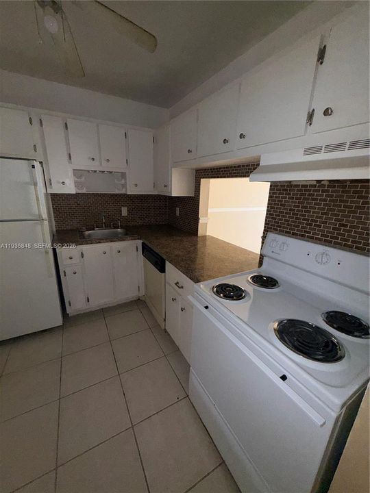 For Sale: $230,000 (1 beds, 1 baths, 755 Square Feet)