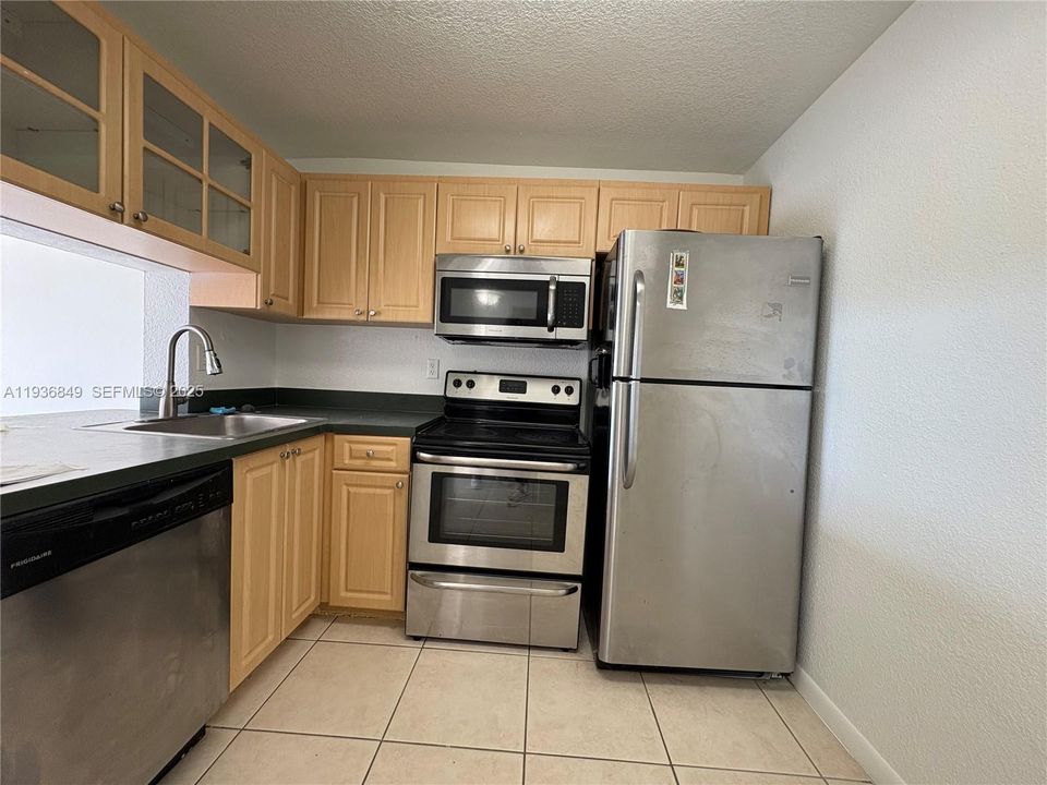 В аренду: $1,850 (1 спален, 1 ванн, 690 Квадратных фут)