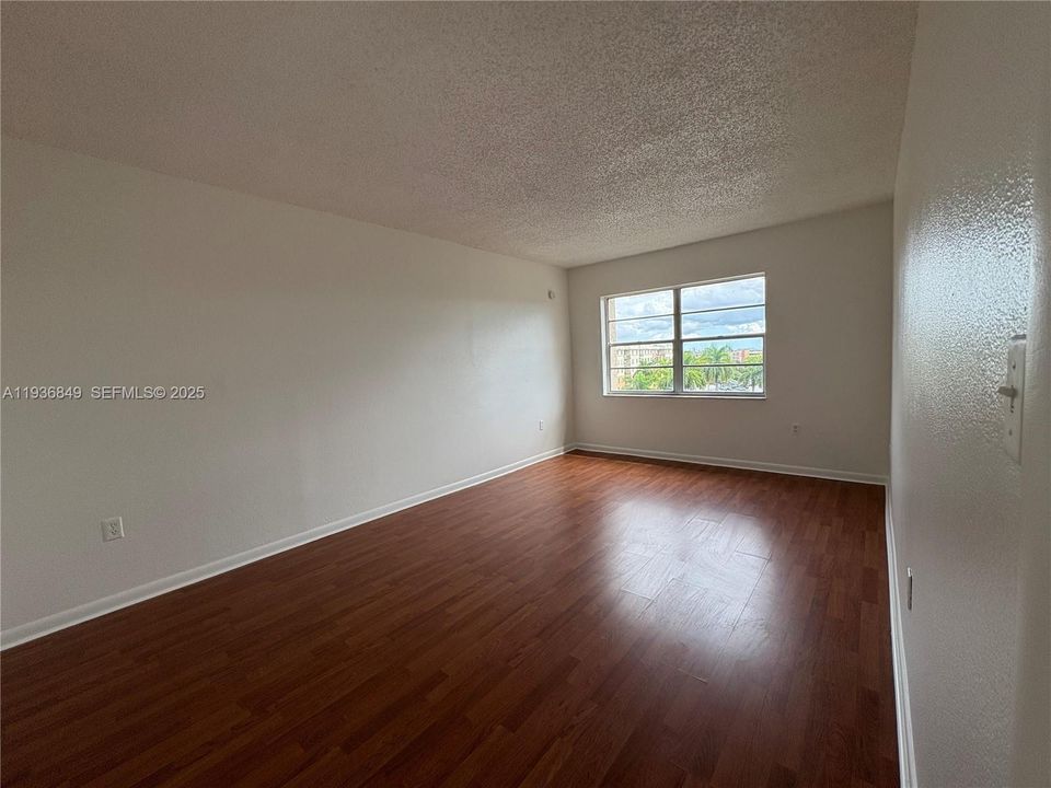 В аренду: $1,850 (1 спален, 1 ванн, 690 Квадратных фут)