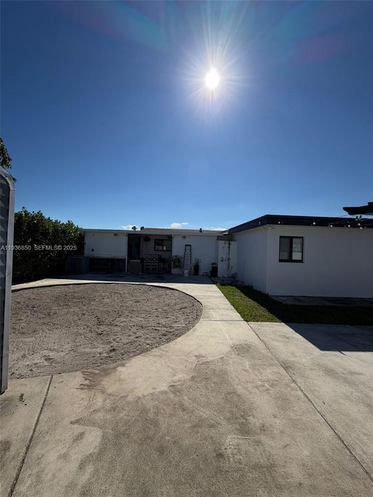 На продажу: $700,000 (5 спален, 3 ванн, 1752 Квадратных фут)