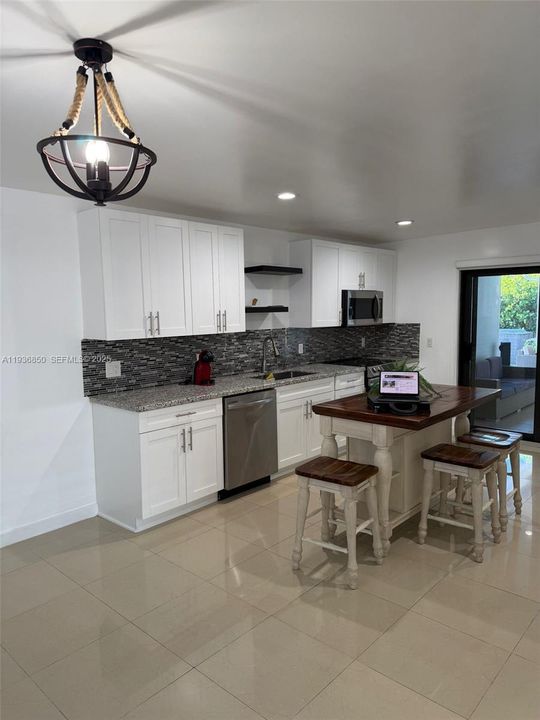 На продажу: $700,000 (5 спален, 3 ванн, 1752 Квадратных фут)