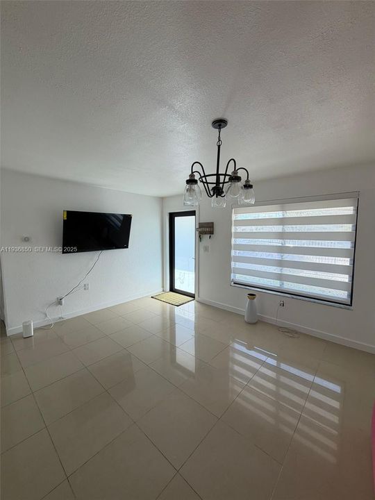 На продажу: $700,000 (5 спален, 3 ванн, 1752 Квадратных фут)