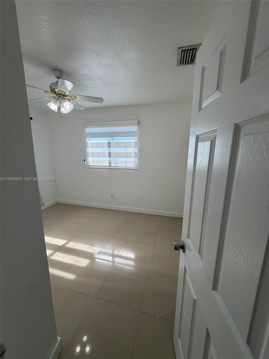 На продажу: $700,000 (5 спален, 3 ванн, 1752 Квадратных фут)