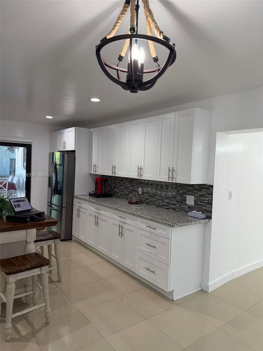 На продажу: $700,000 (5 спален, 3 ванн, 1752 Квадратных фут)