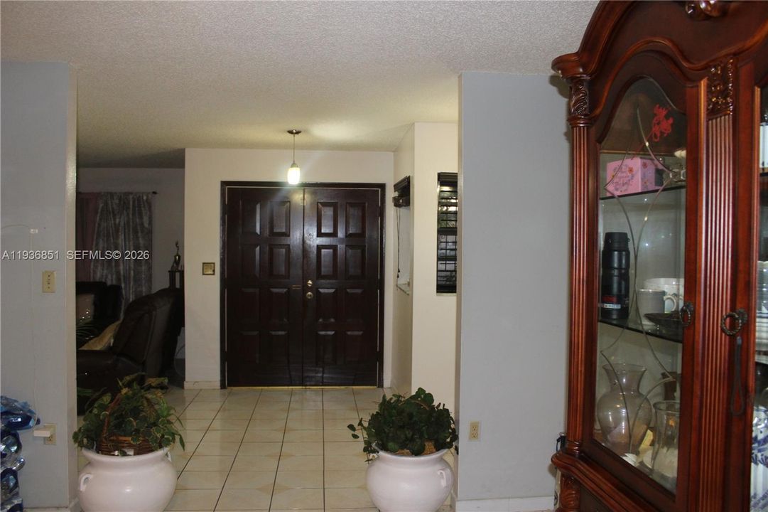 En Venta: $659,999 (3 camas, 2 baños, 1817 Pies cuadrados)