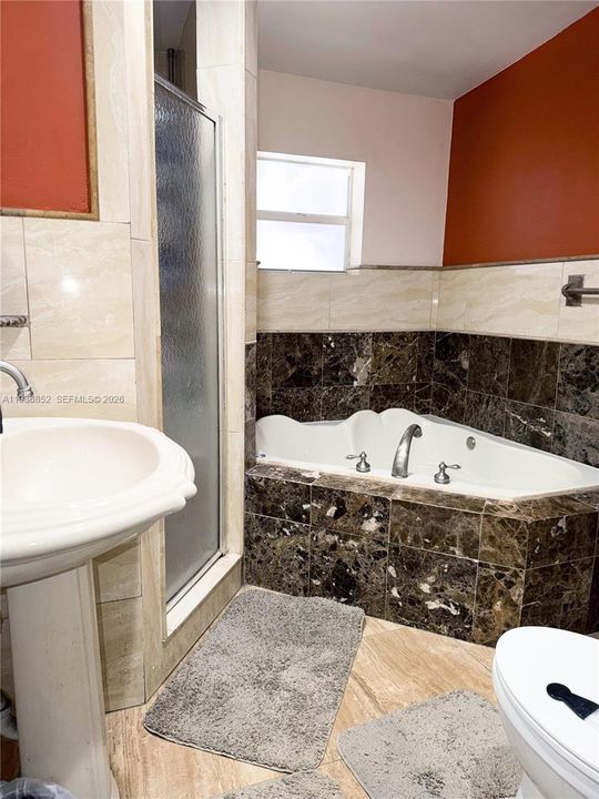 En Venta: $420,000 (3 camas, 2 baños, 1328 Pies cuadrados)