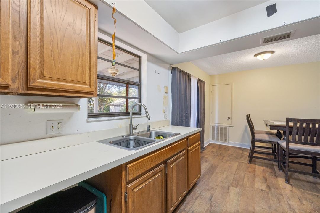 For Sale: $245,000 (2 beds, 2 baths, 1120 Square Feet)