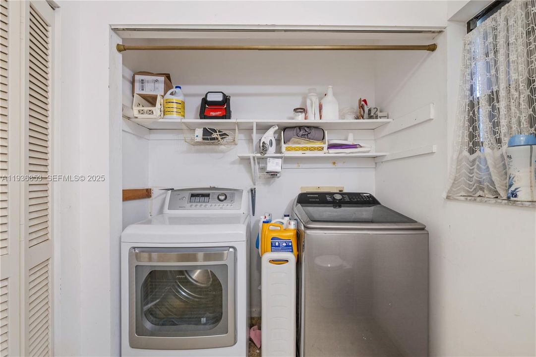 For Sale: $245,000 (2 beds, 2 baths, 1120 Square Feet)