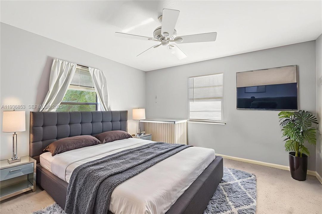 For Sale: $245,000 (2 beds, 2 baths, 1120 Square Feet)