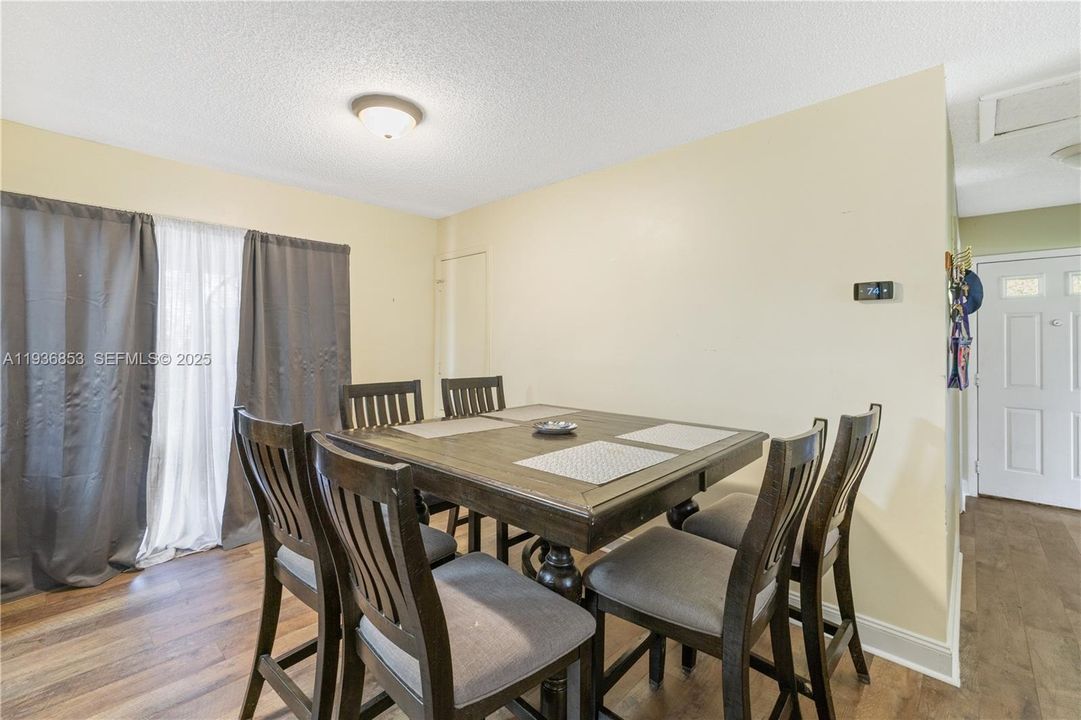 For Sale: $245,000 (2 beds, 2 baths, 1120 Square Feet)