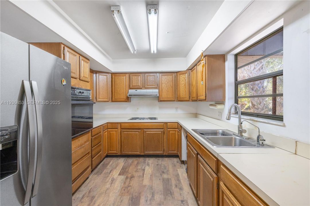For Sale: $245,000 (2 beds, 2 baths, 1120 Square Feet)