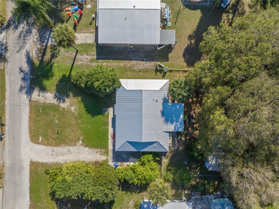 For Sale: $245,000 (2 beds, 2 baths, 1120 Square Feet)