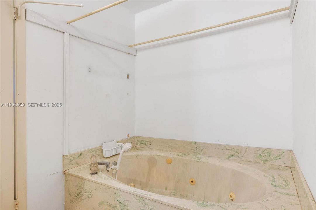 For Sale: $245,000 (2 beds, 2 baths, 1120 Square Feet)