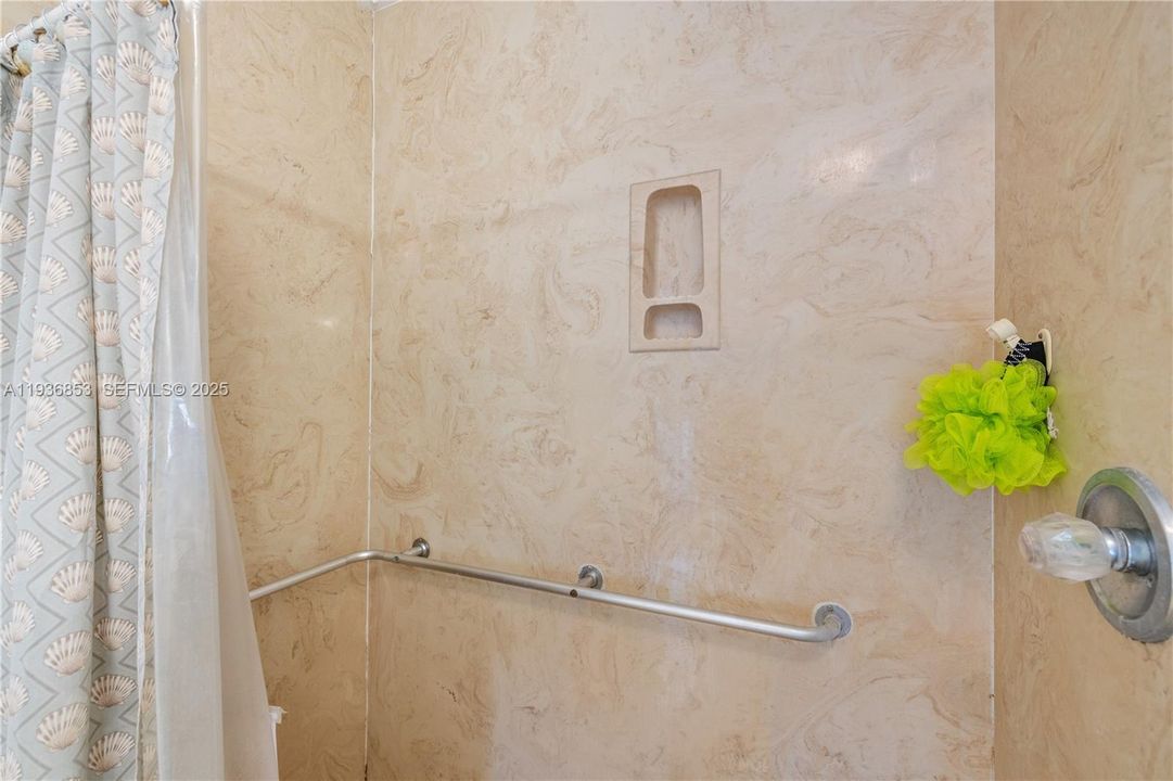 For Sale: $245,000 (2 beds, 2 baths, 1120 Square Feet)