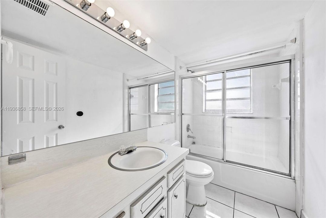 For Sale: $330,000 (2 beds, 2 baths, 1175 Square Feet)