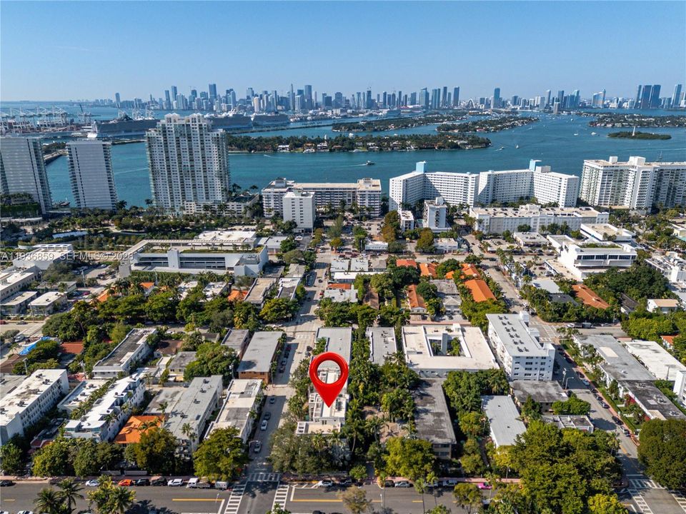 En Venta: $799,000 (3 camas, 3 baños, 1300 Pies cuadrados)