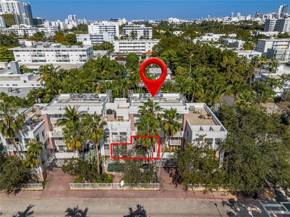 En Venta: $799,000 (3 camas, 3 baños, 1300 Pies cuadrados)