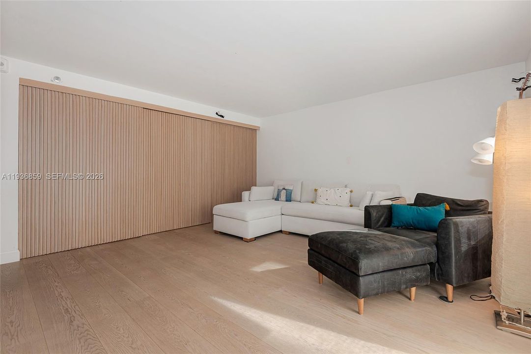 En Venta: $799,000 (3 camas, 3 baños, 1300 Pies cuadrados)