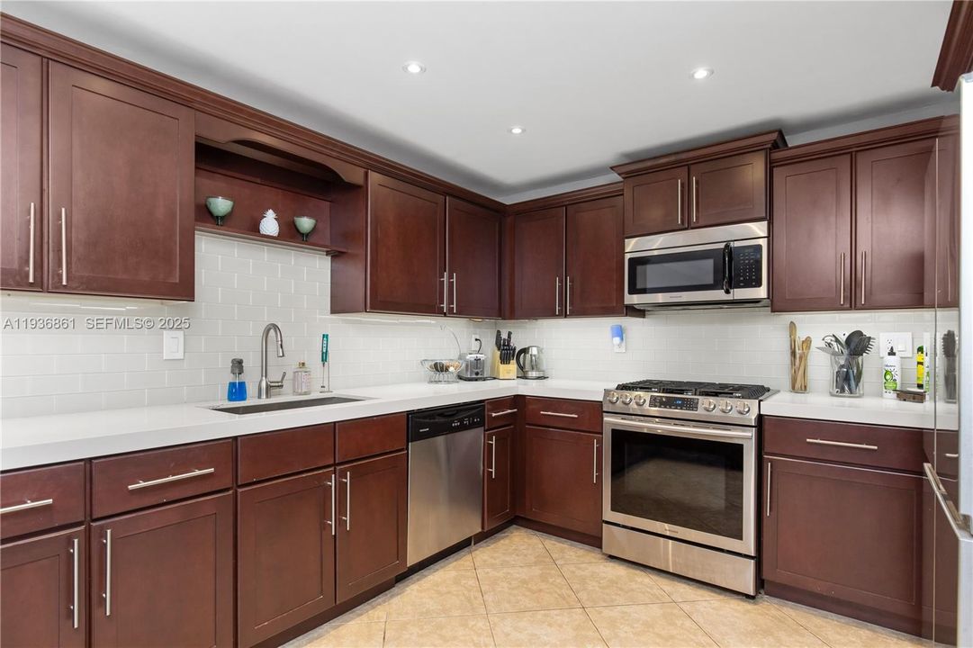 For Sale: $395,000 (3 beds, 2 baths, 1478 Square Feet)