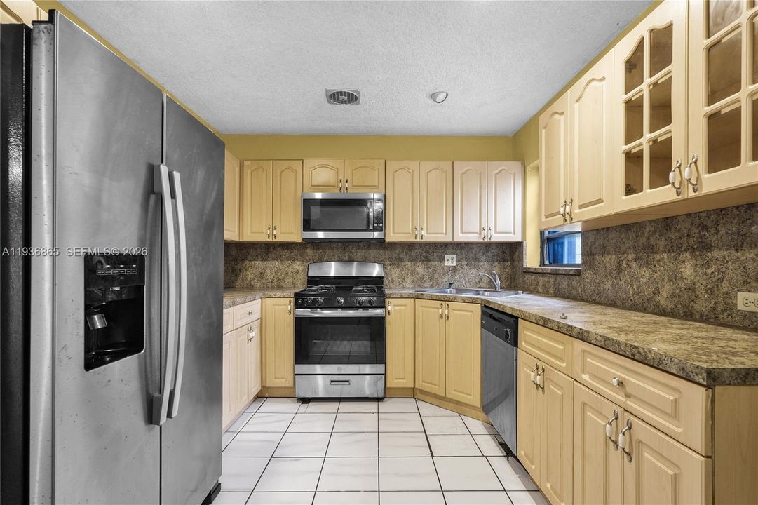 For Sale: $599,000 (3 beds, 2 baths, 1459 Square Feet)