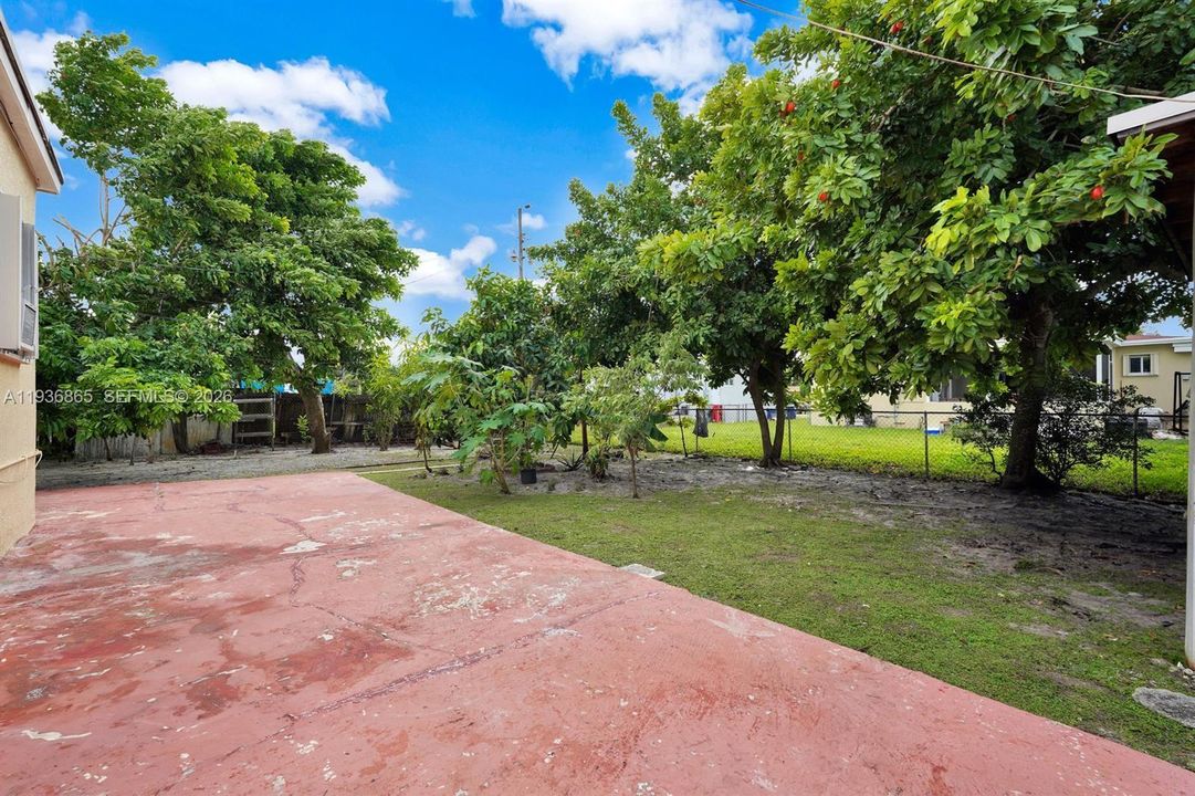 For Sale: $599,000 (3 beds, 2 baths, 1459 Square Feet)