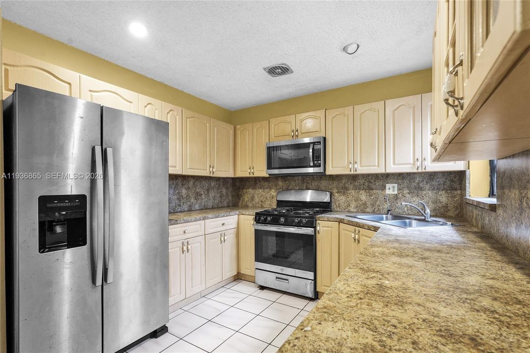 For Sale: $599,000 (3 beds, 2 baths, 1459 Square Feet)