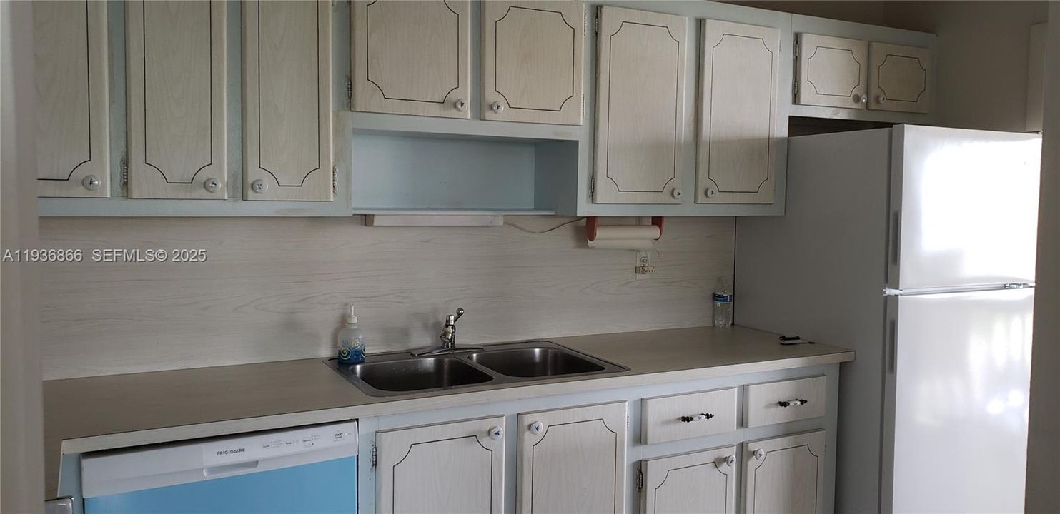 В аренду: $2,000 (2 спален, 2 ванн, 960 Квадратных фут)