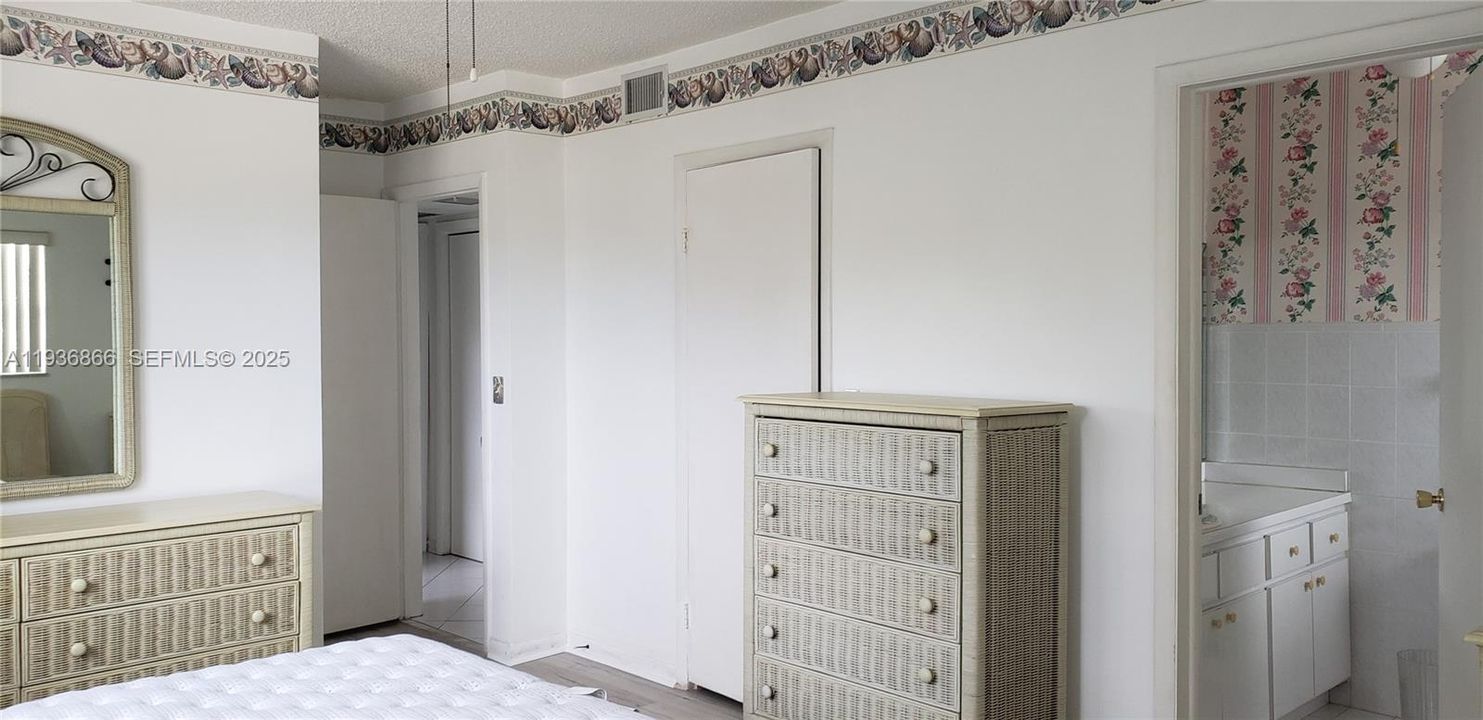 В аренду: $2,000 (2 спален, 2 ванн, 960 Квадратных фут)