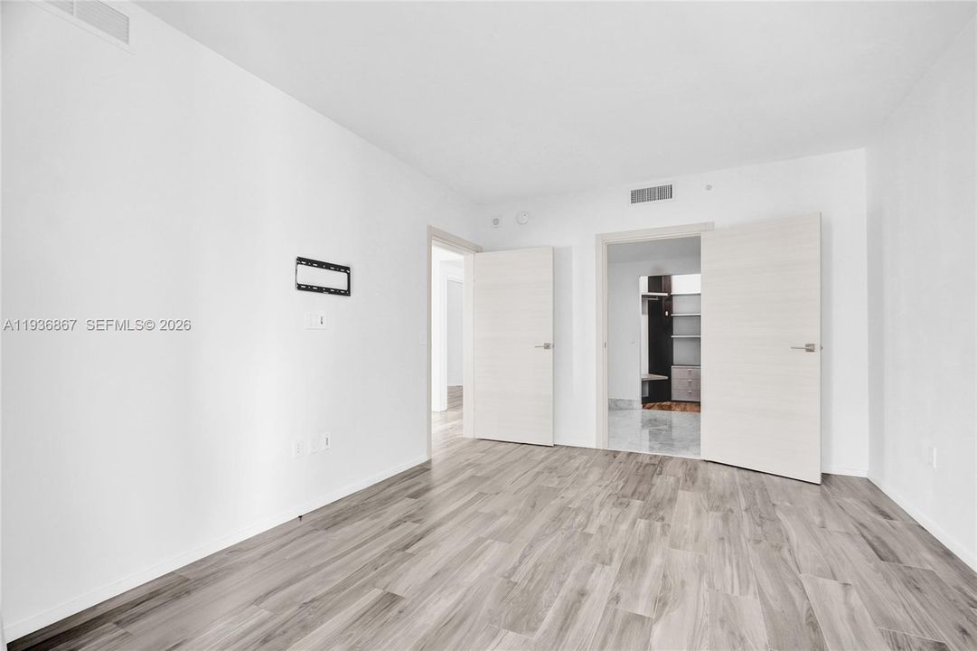 For Sale: $899,000 (2 beds, 2 baths, 1152 Square Feet)