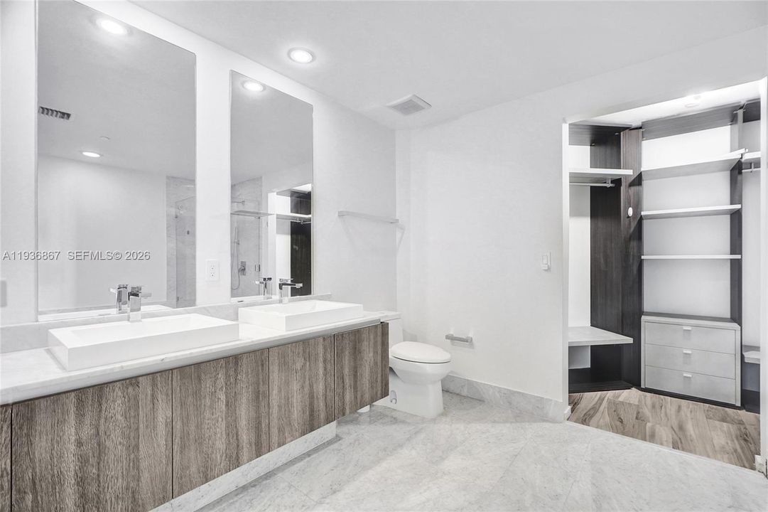 For Sale: $899,000 (2 beds, 2 baths, 1152 Square Feet)