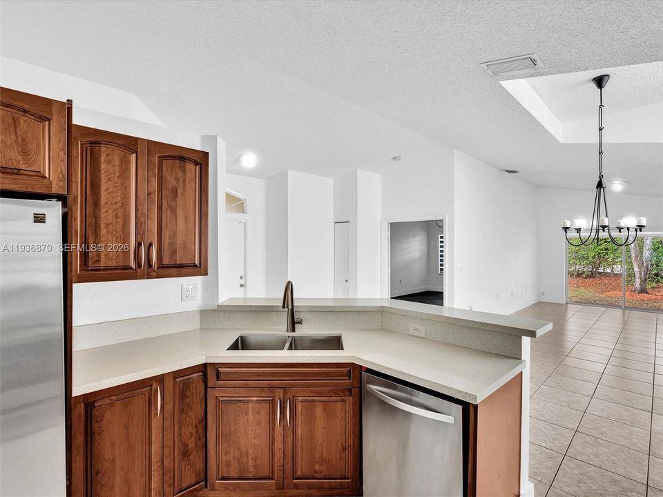 For Rent: $4,150 (3 beds, 2 baths, 1615 Square Feet)