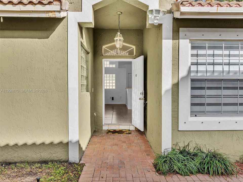 For Rent: $4,150 (3 beds, 2 baths, 1615 Square Feet)