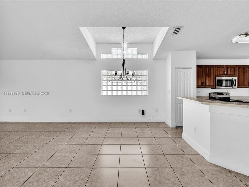 For Rent: $4,150 (3 beds, 2 baths, 1615 Square Feet)