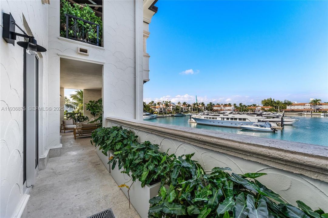 For Sale: $9,250,000 (3 beds, 3 baths, 2744 Square Feet)